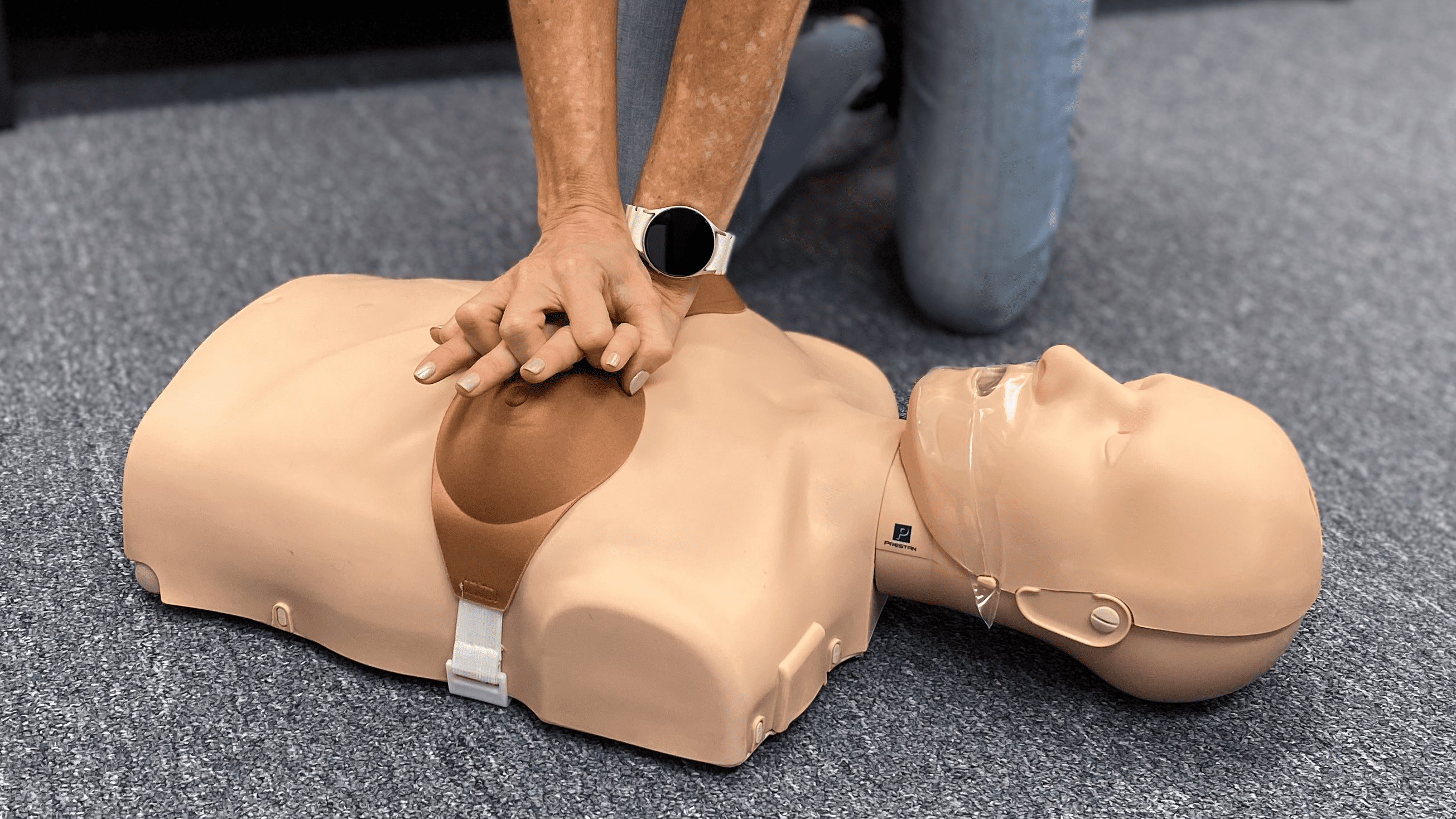 Performing CPR on a woman, womanikin